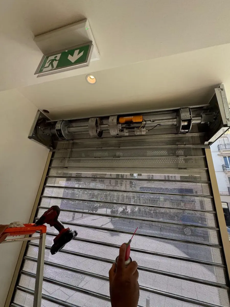 Entretien et maintenance de rideau métallique à Paris 8 Entretien et maintenance de rideau métallique à Paris 8