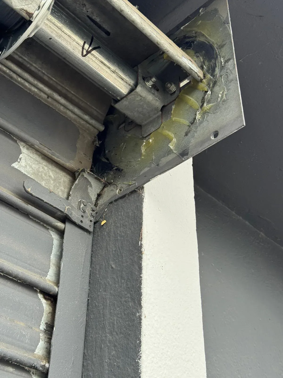 Entretien et maintenance de rideau métallique à Paris 8 Entretien et maintenance de rideau métallique à Paris 8